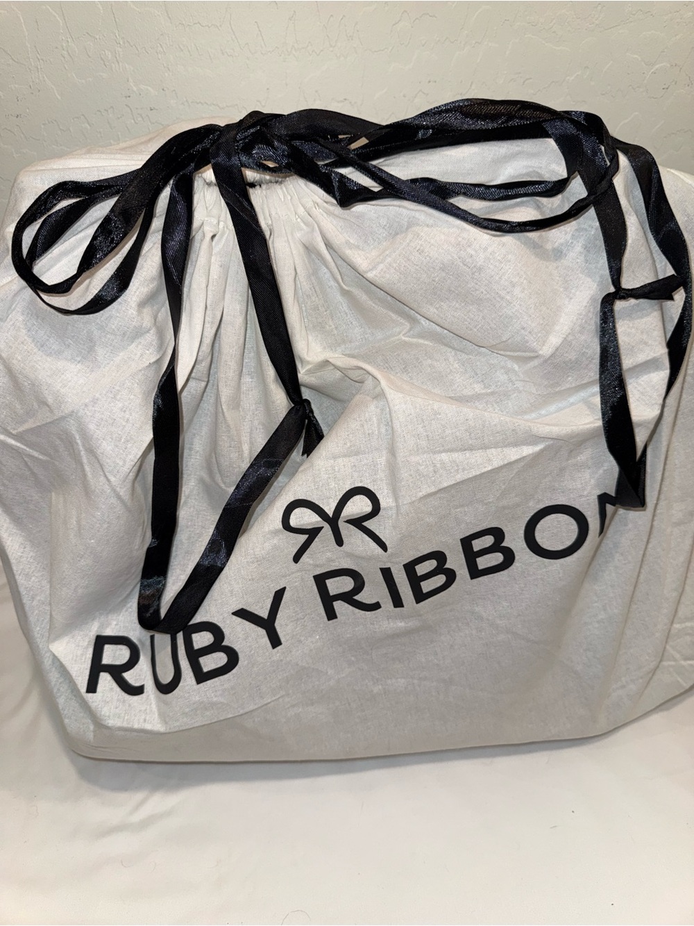 RUBY RIBBON Classic Black Tote Bag with Embossed Bow Detail - NEW WITH TAGS - Picture 12 of 12